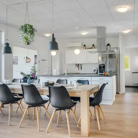Eloise - 50m To The Fjord By Interhome